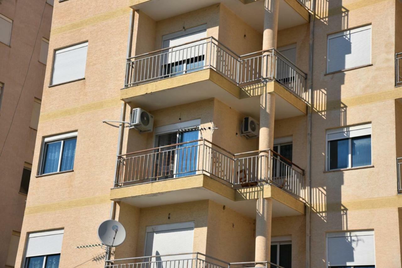 Gzim'S Apartment ドゥラス エクステリア 写真